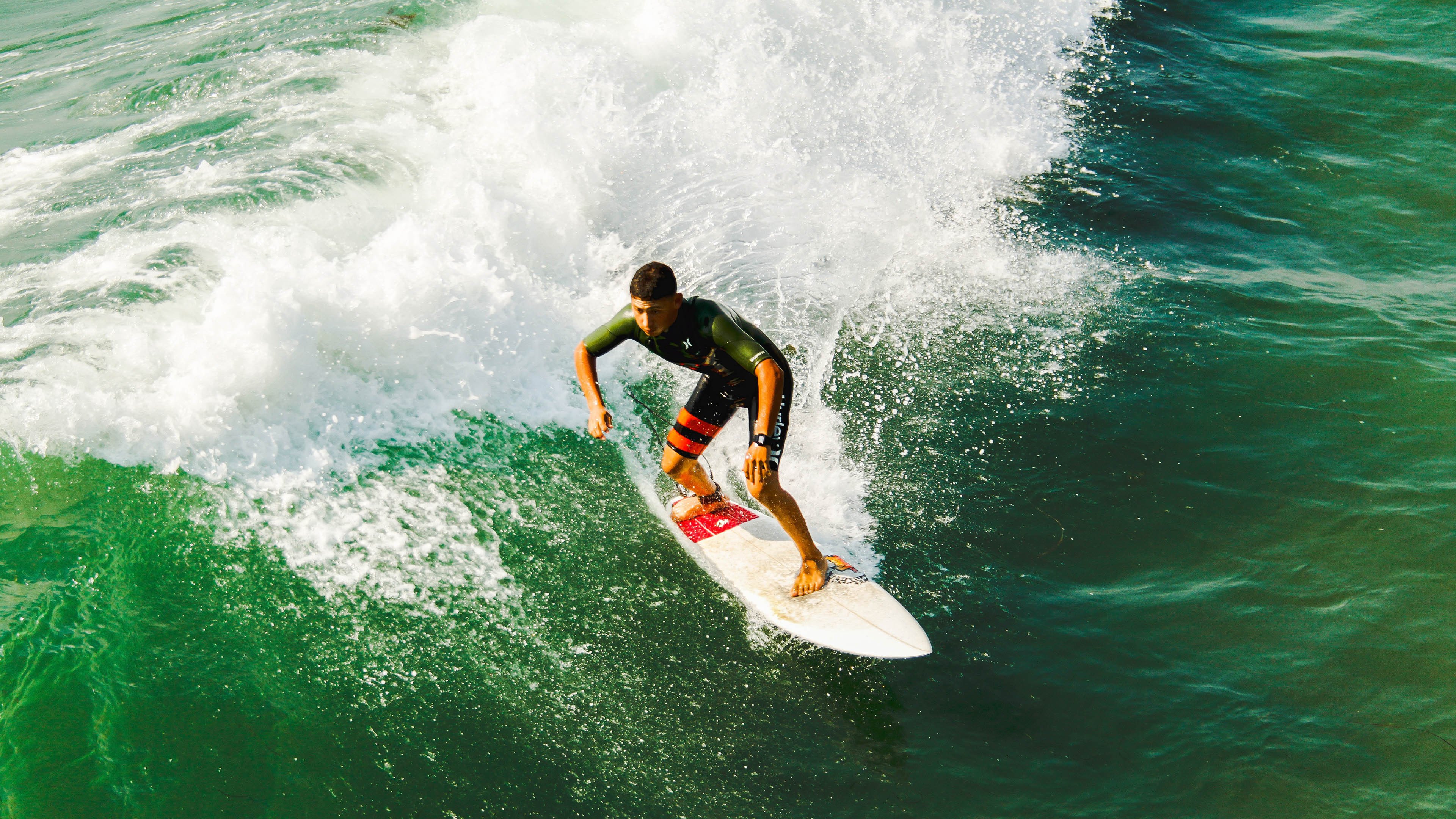 跳水动作完成度高瑞士获好评，瑞士3米板跳水运动员