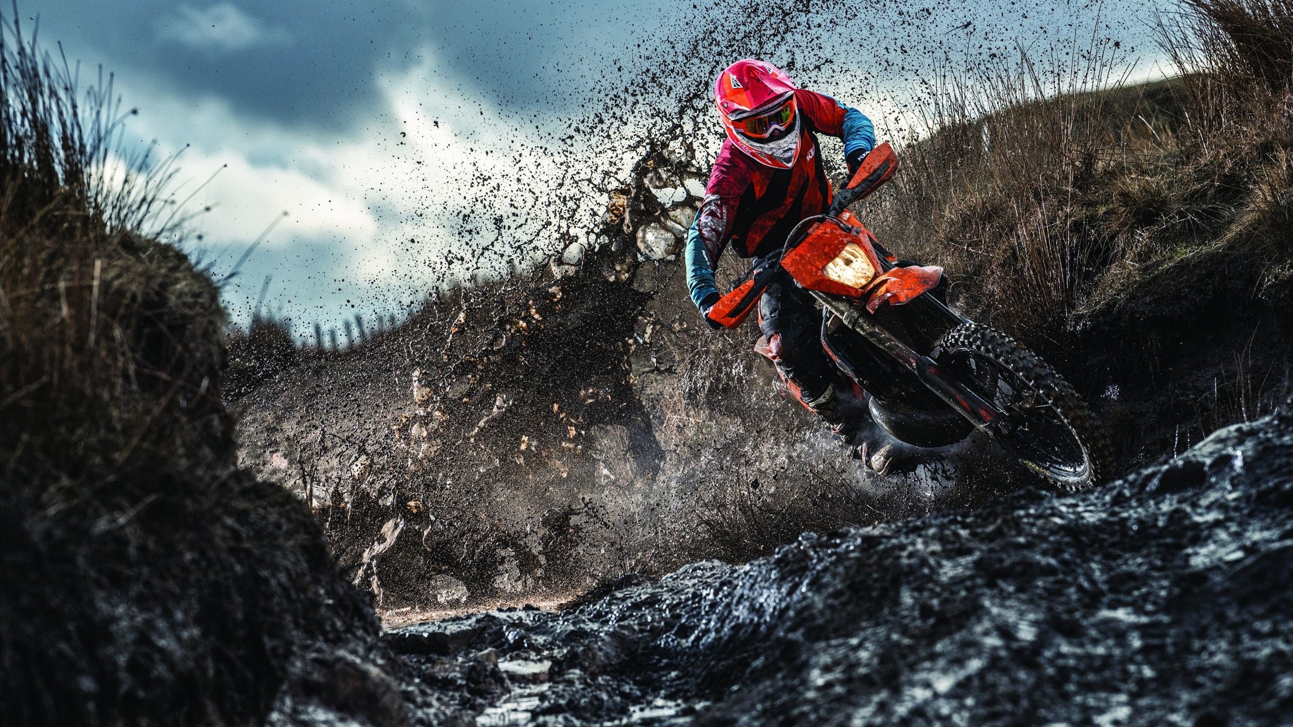 爱游戏ayx官网-乔治·巴尔：他不仅能在防线上阻挡对手，还能通过精准的传球带动进攻